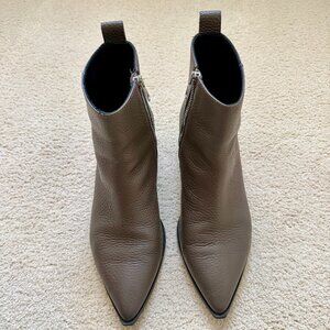 Everlane Boss Boot in Pebbled Leather Taupe Size 8.5